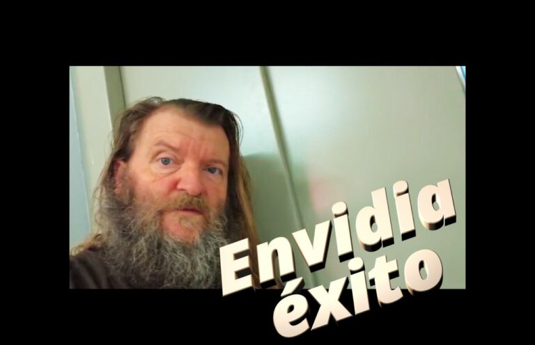 REFRANERO : El envidioso no envidia tu éxito, quiere que fracases para estar a tu nivel. 150725 eai
